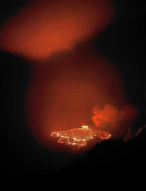 新澳门开奖结果记录历史和火山喷发时游客急逃与火山喷发急救